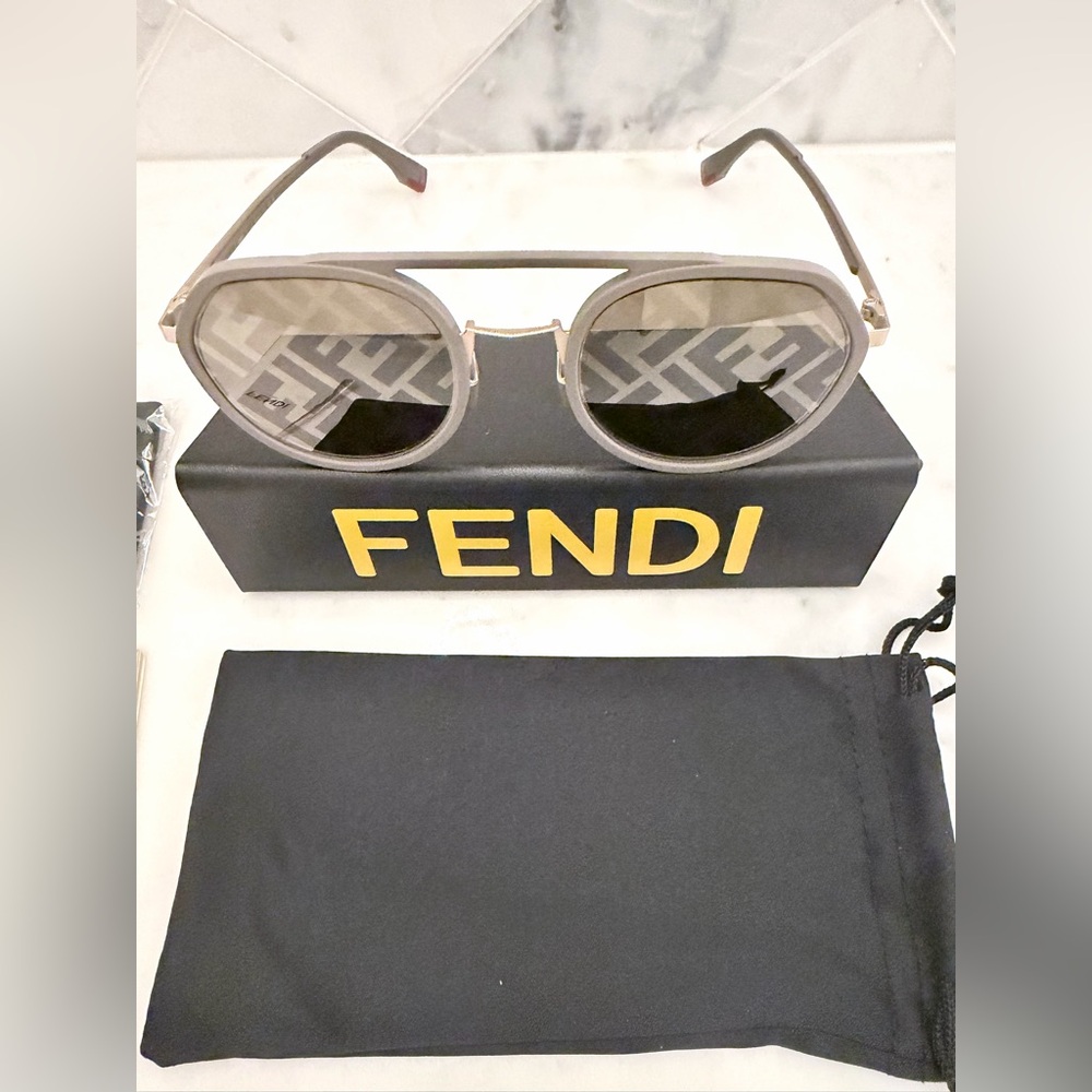 Fendi Women's Round Logo Sunglasses in Gray and Pink - Picture 4 of 5